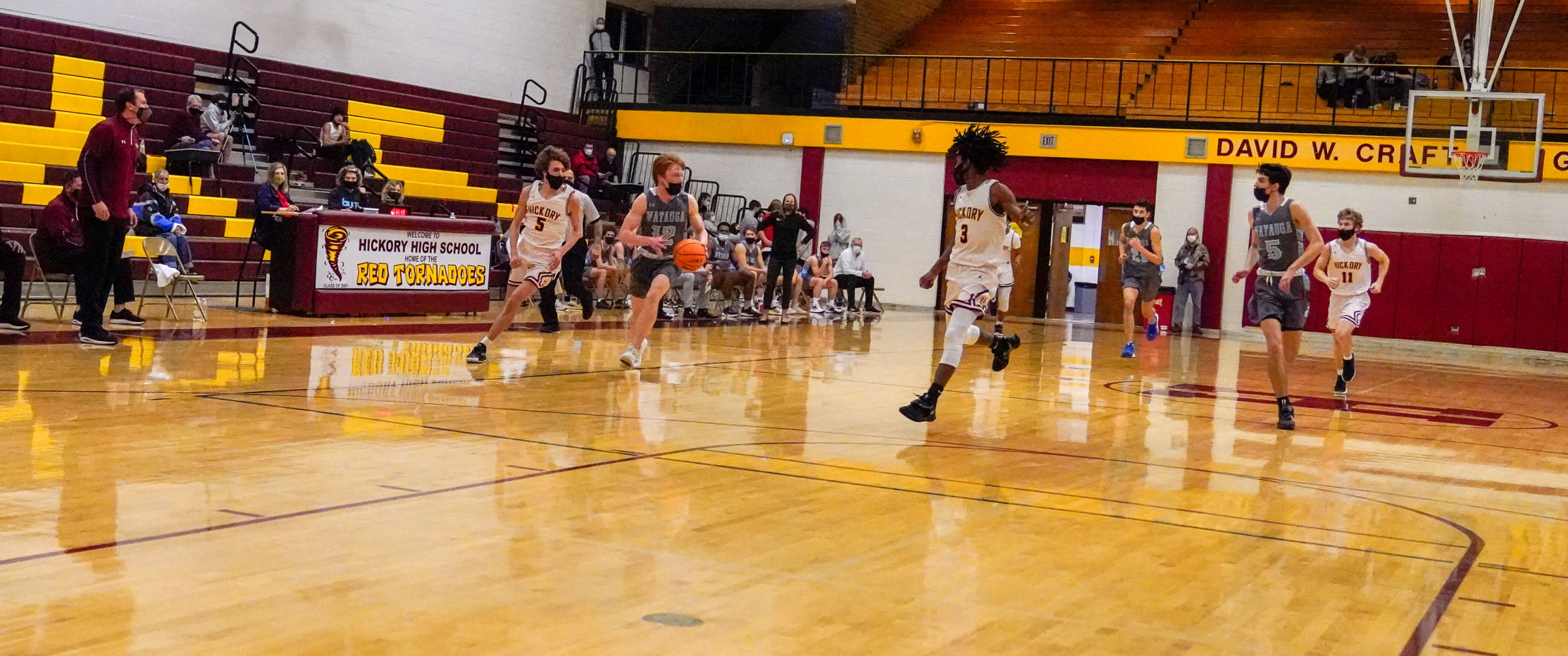 Orlando Leon and Ben Ricker in transition against Hickory